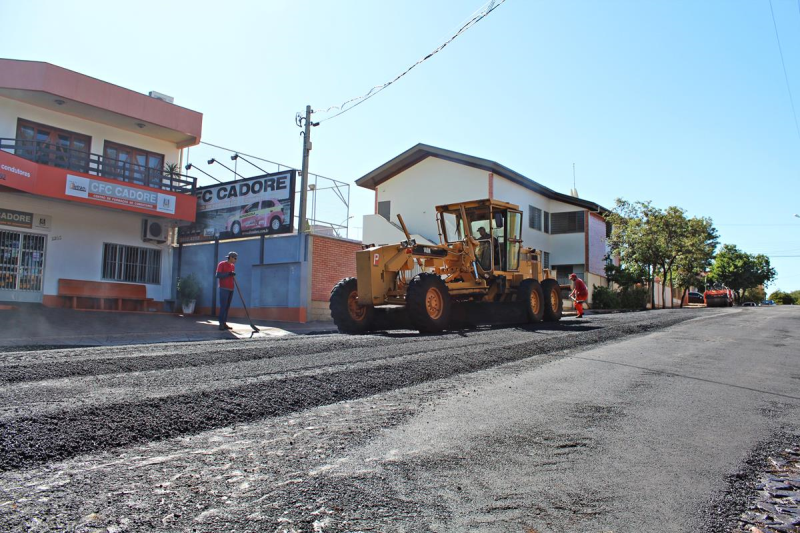 Obras de pavimentação asfáltica iniciaram pela Rua Borges de Medeiros